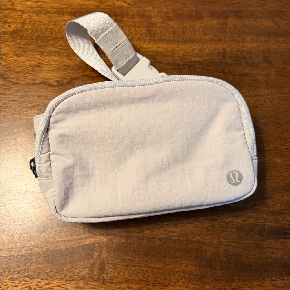 Lululemon Athletica Light Gray Belt Bag